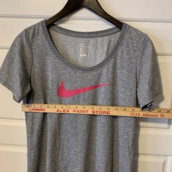 Women's Dri-Fit The Nike Tee Size Medium Grey Athletic Cut - Picture 3 of 6
